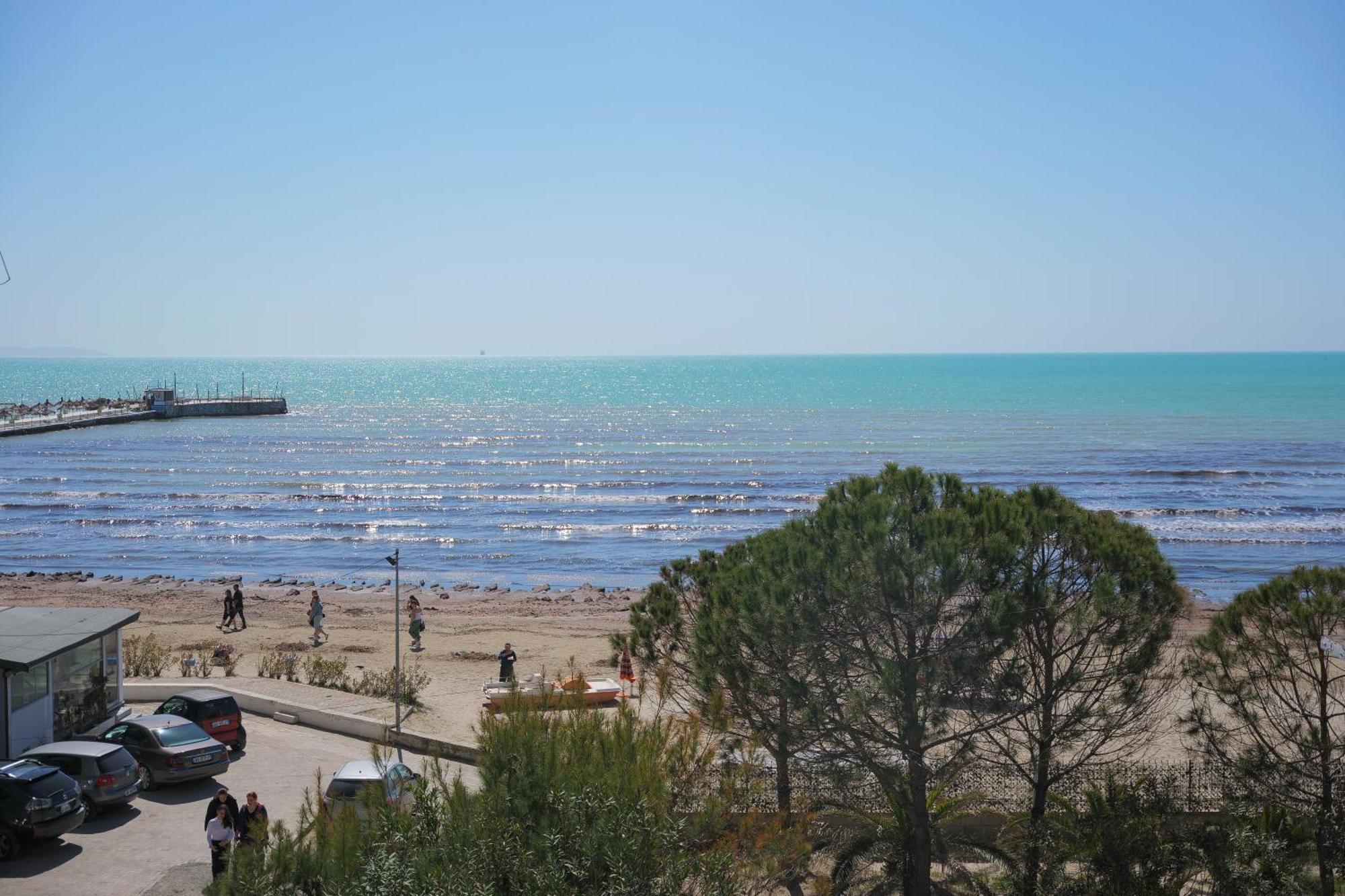 Afa Hotel Durres Bagian luar foto