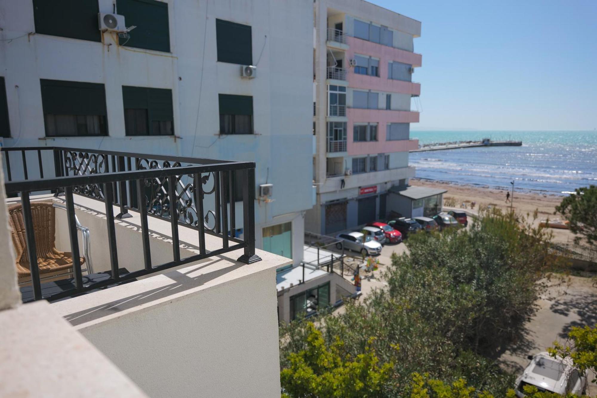 Afa Hotel Durres Bagian luar foto