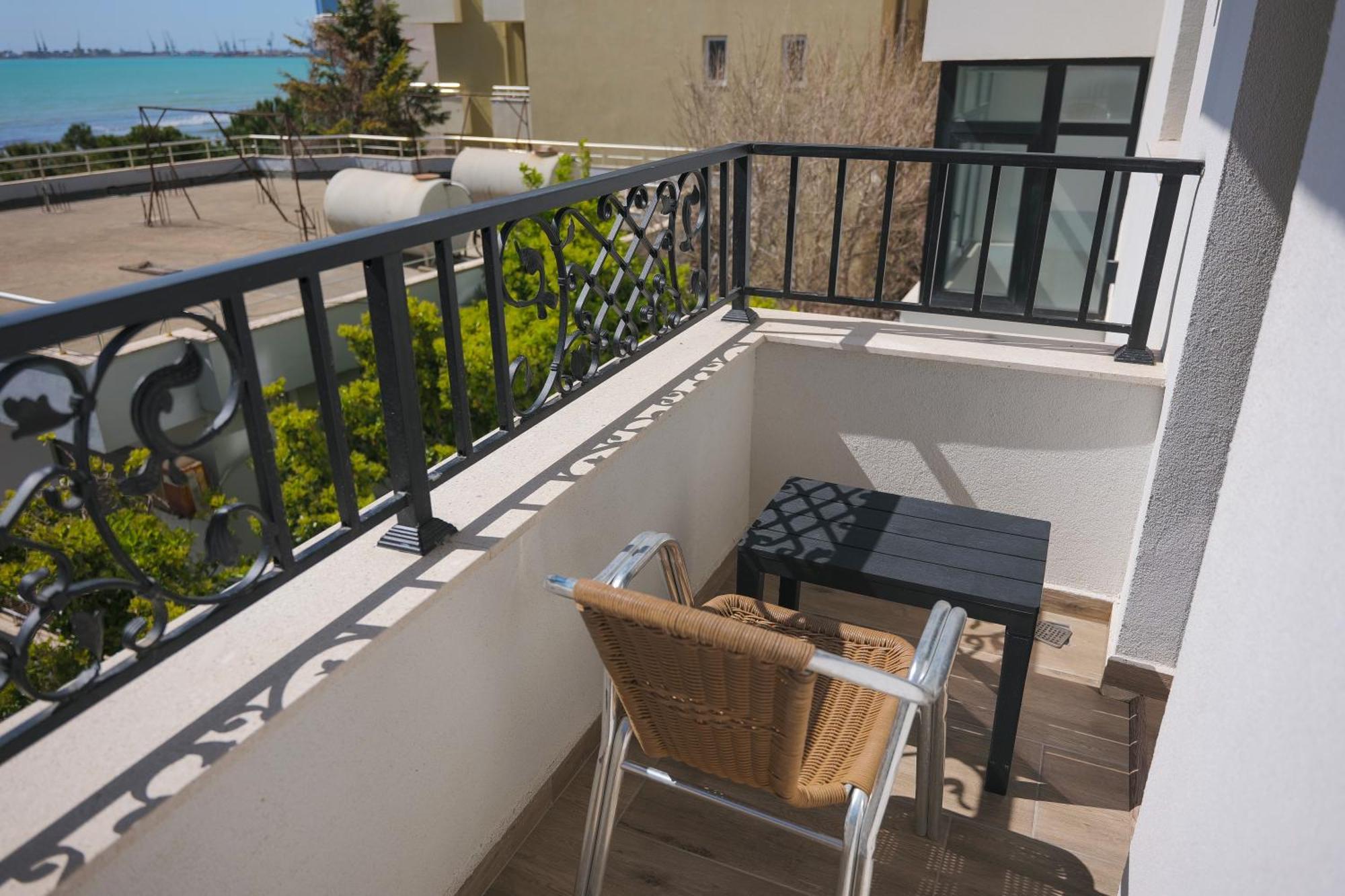 Afa Hotel Durres Bagian luar foto