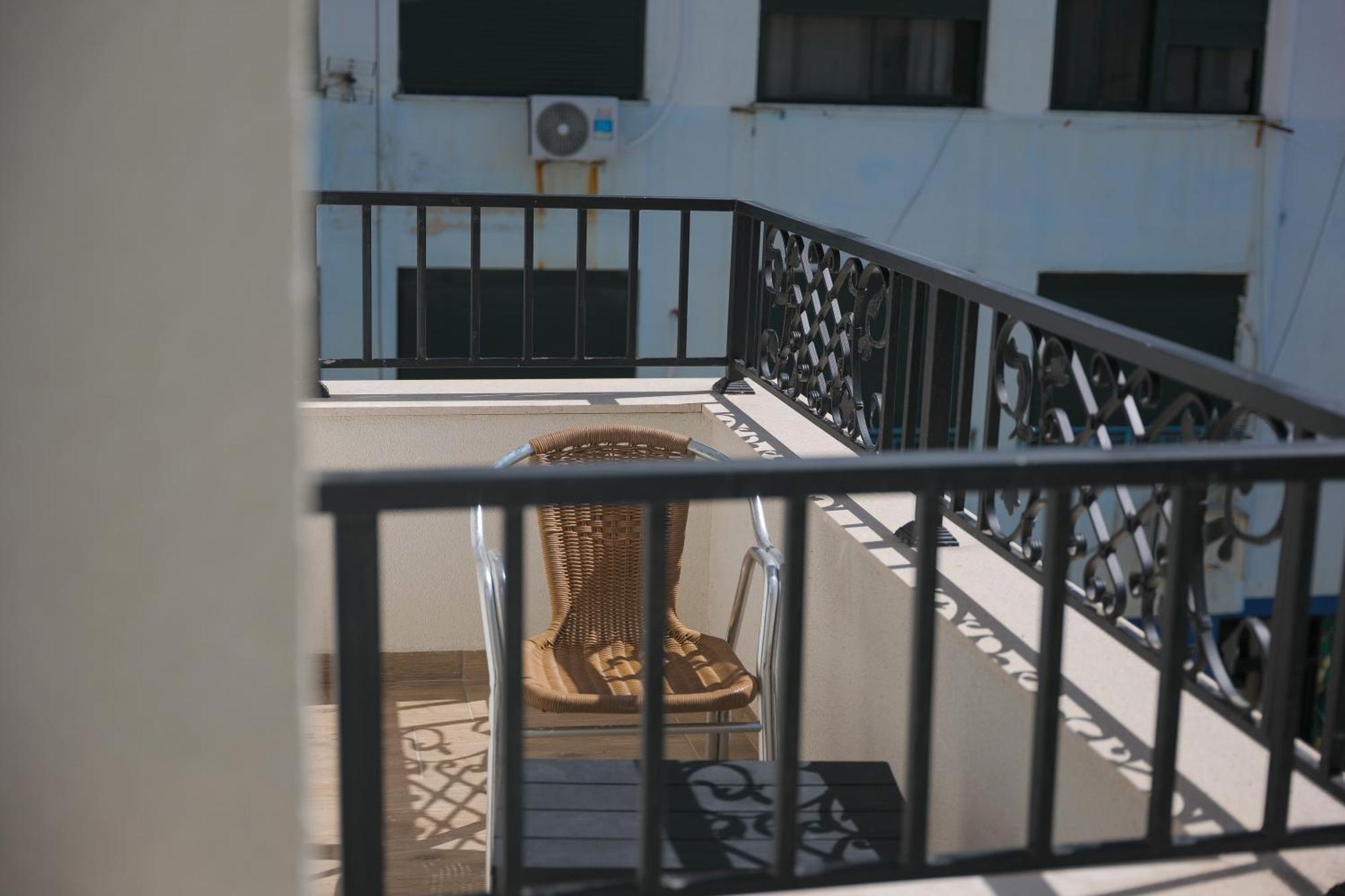 Afa Hotel Durres Bagian luar foto