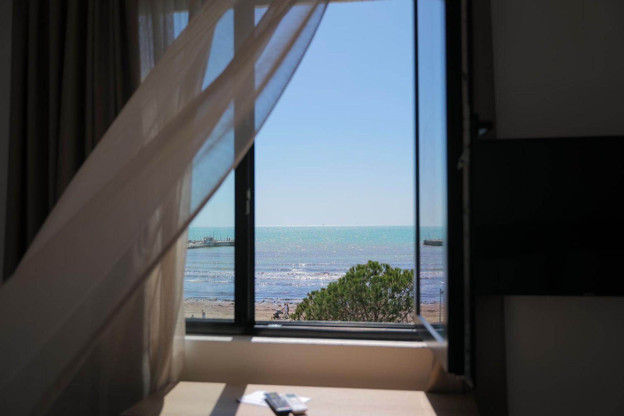 Afa Hotel Durres Bagian luar foto