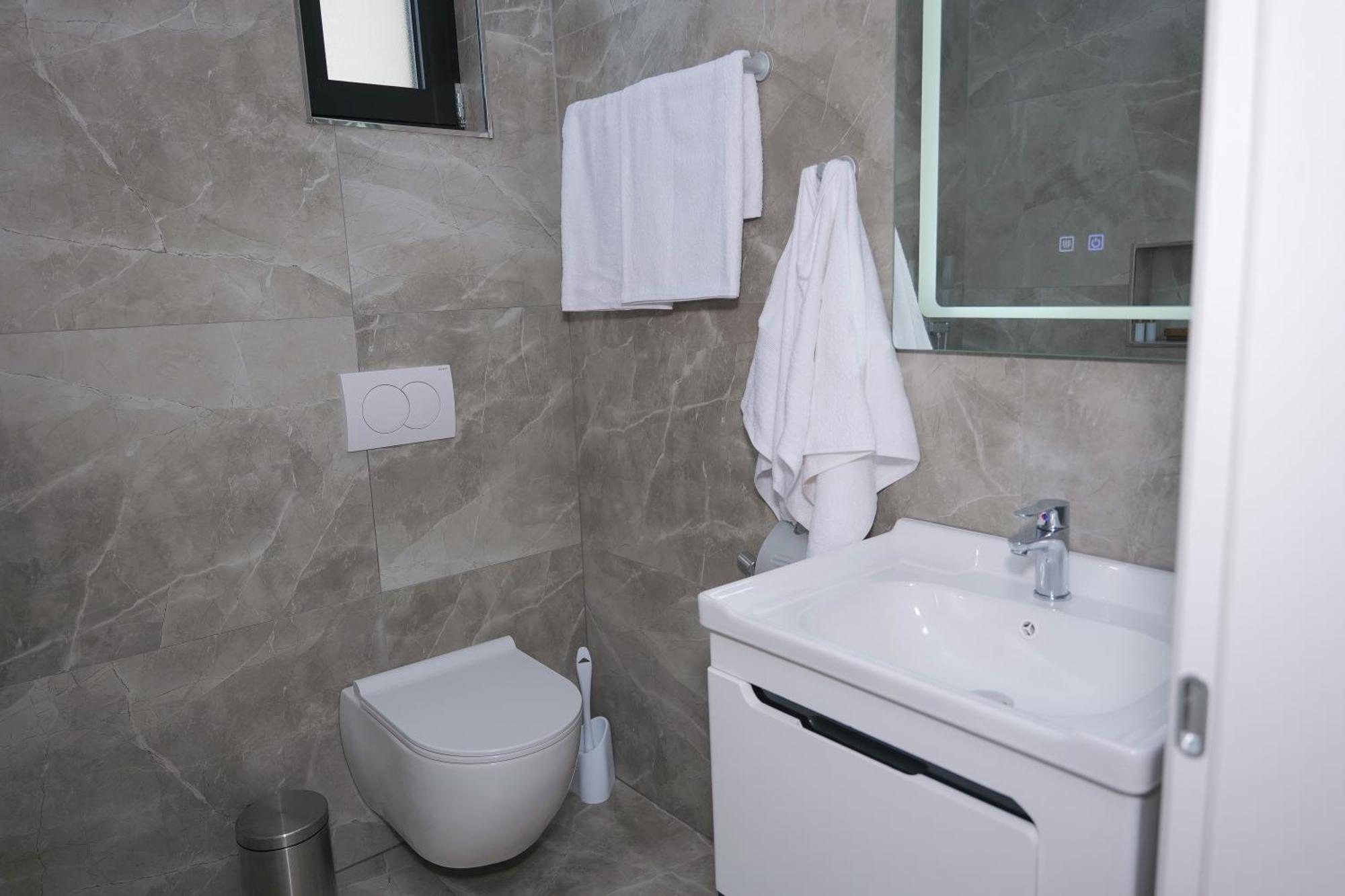 Afa Hotel Durres Bagian luar foto