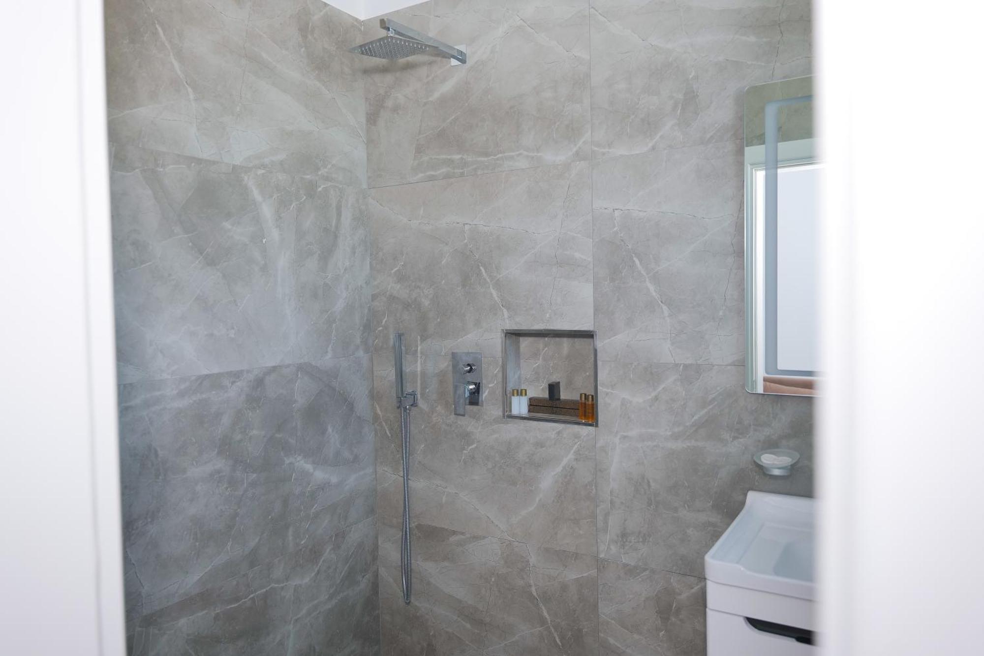 Afa Hotel Durres Bagian luar foto