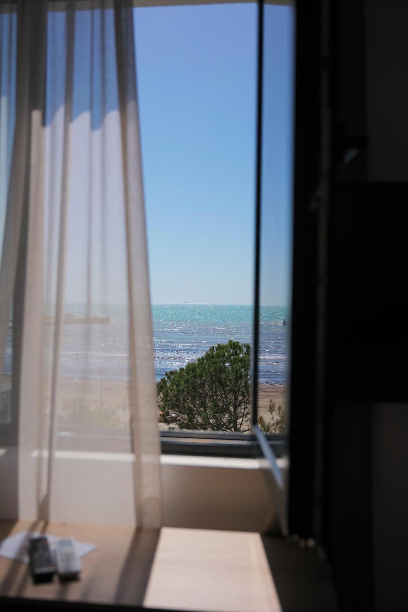 Afa Hotel Durres Bagian luar foto