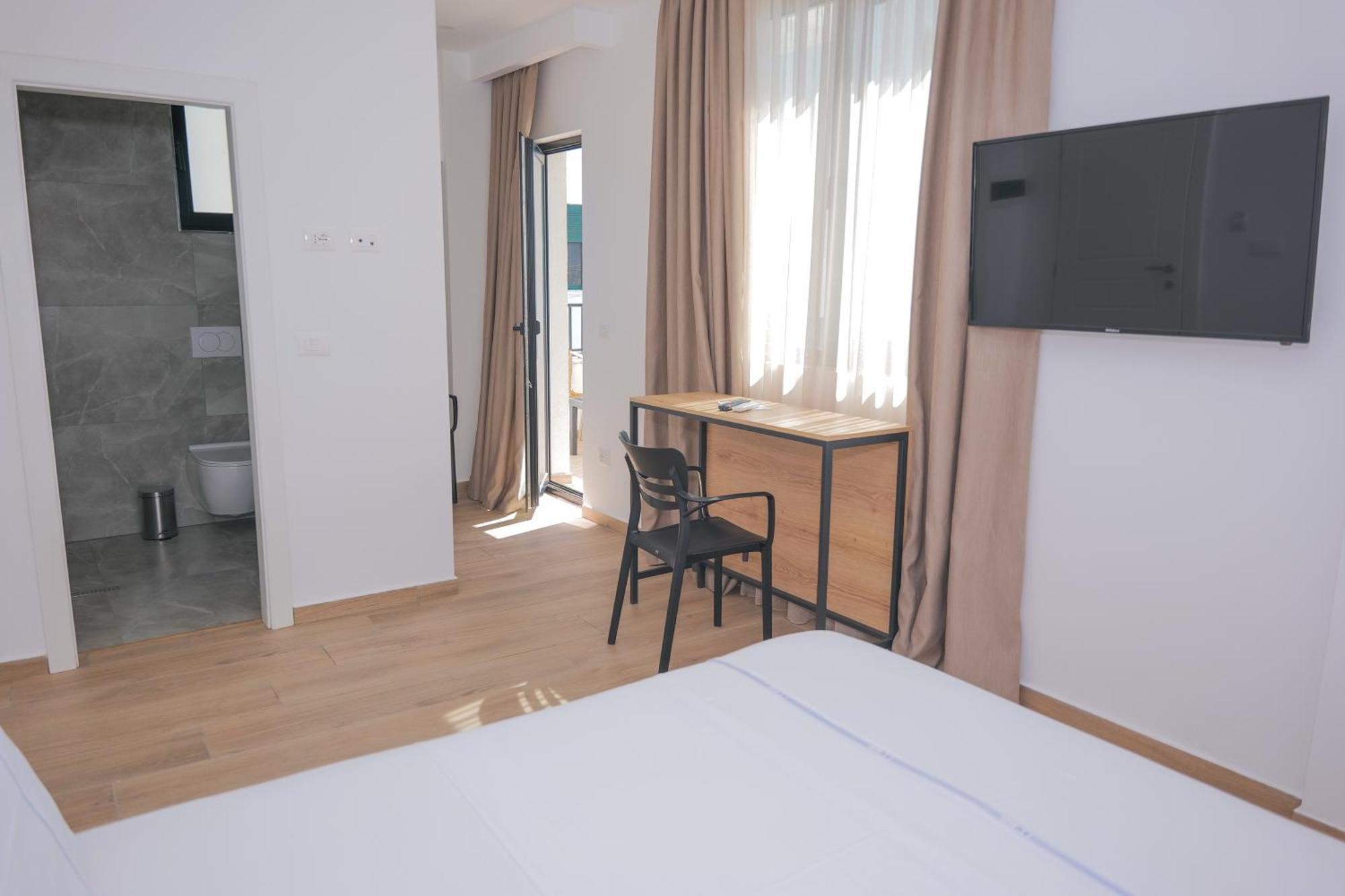 Afa Hotel Durres Bagian luar foto