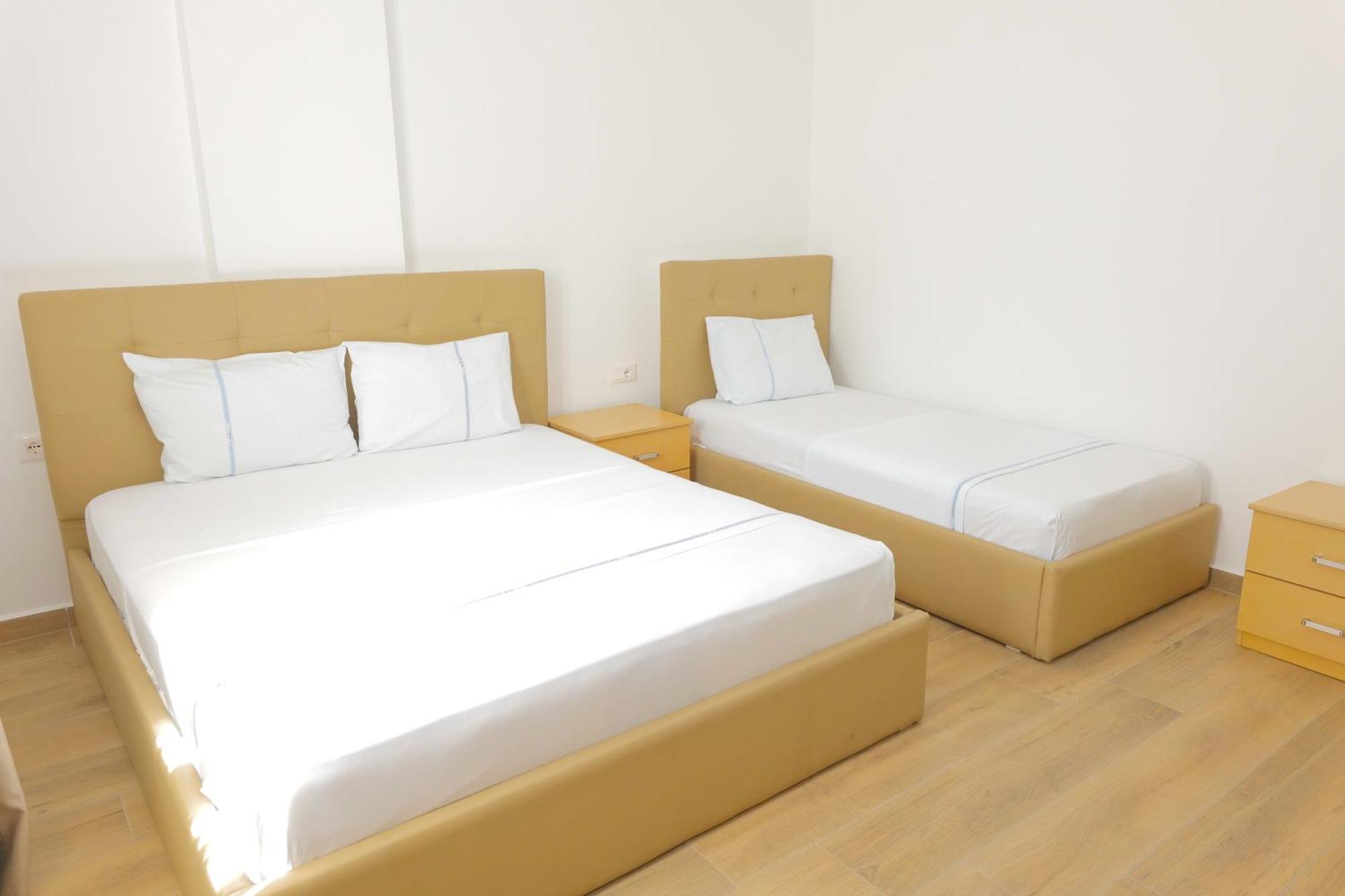 Afa Hotel Durres Bagian luar foto