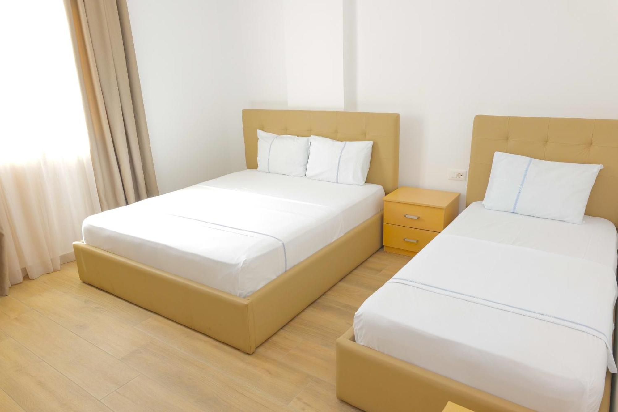Afa Hotel Durres Bagian luar foto