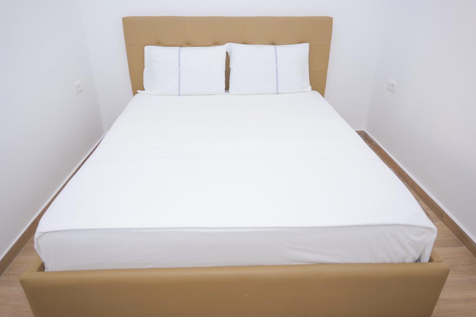 Afa Hotel Durres Bagian luar foto
