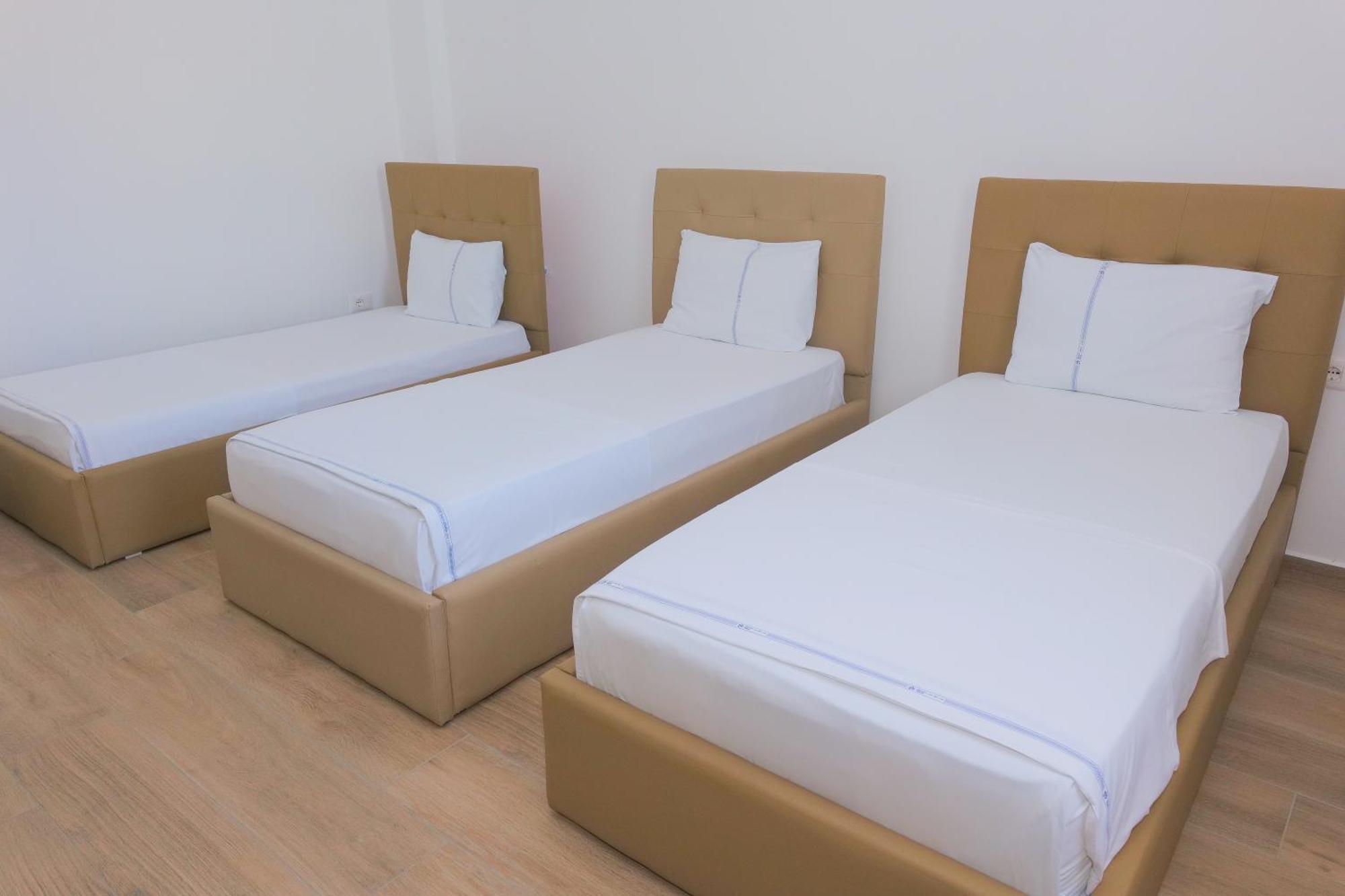 Afa Hotel Durres Bagian luar foto