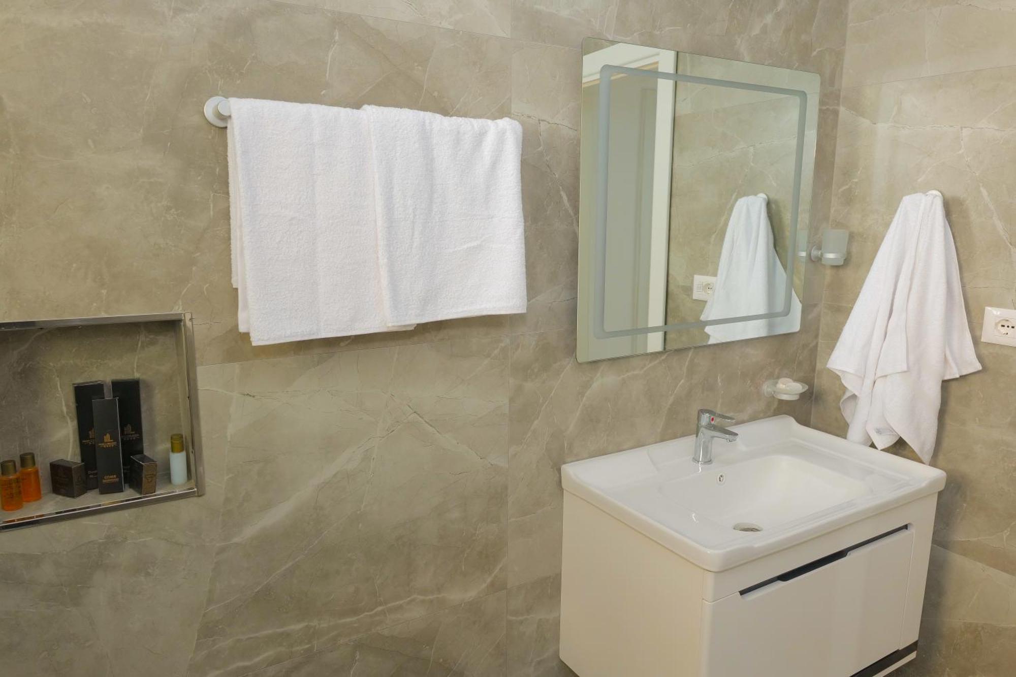 Afa Hotel Durres Bagian luar foto